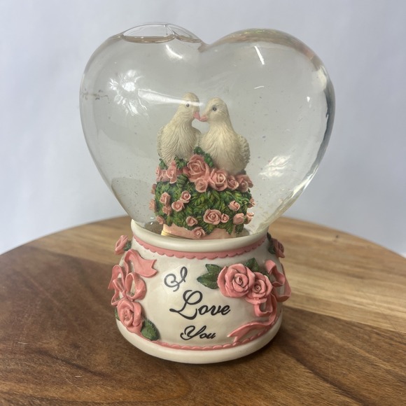 Snow globe "I Love You" Kissing Doves Heart Shaped.  Music Doesn't Wind Up.‎ - Picture 1 of 12